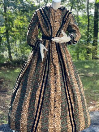 Antique 1860 Civil War Eta Ladies House Or Dressing Gown In Printed Challis