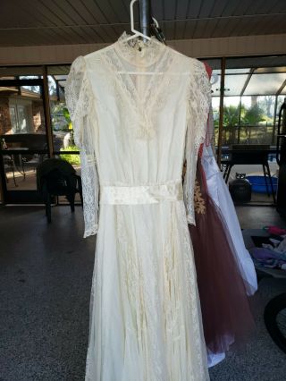 Vintage Country Elegance California Ivory Wedding Dress Satin Lace
