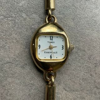 Vintage Timex Womens Watch With Gold Tone Case And Band With White Dial Bd