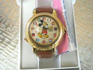 VINTAGE LORUS MICKEY MOUSE Disney Small World Musical melody Watch battery 2