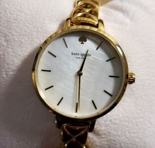 Kate Spade Ksw1471 Metro Watch With 34mm White Perl Face & Golden Breclet