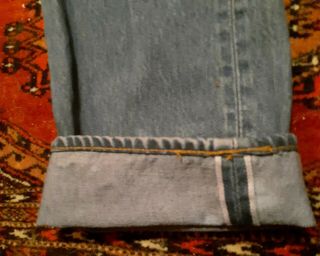Vintage LEVI ' S 501 Redline 28 x 28 Made in USA well worn denim jeans DARK HUE 2