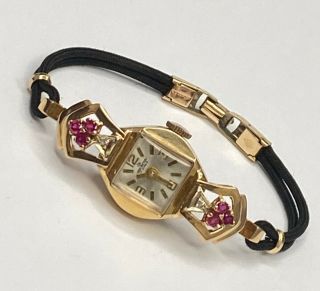 Vintage Ladies Solid 14k Gold Unichron 17 Jewel Diamond & Ruby Wrist Watch