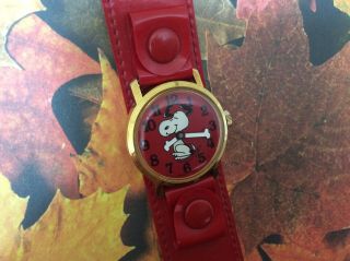 Vintage Red Snoopy Mechanical Swiss Watch_united Feature 1968_original_mint
