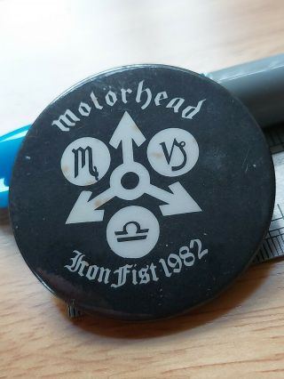 1982 Motorhead Iron Fist Tour Uk Pin/badge Rock Memorabilia