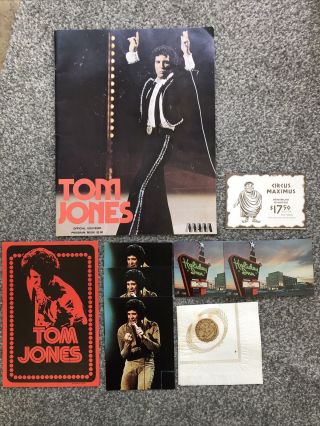 Tom Jones Souvenir Program Guide Concert 1980 Plus Flyers Postcard Las Ve