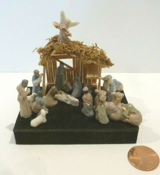 19 Piece Dollhouse Miniature Nativity Set Porcelain Figurines & Manger