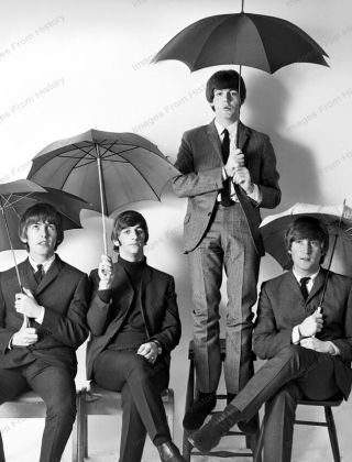 8x10 Print Beatles Paul Mccartney John Lennon Holding Umbrellas 1965 9 2423