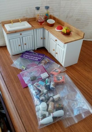 White Shaker Style Kitchen Dolls House 1:12 Scale Miniature And Accessories.