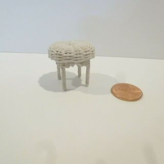 Mc Curly Dollhouse Miniature 1/2 " Scale Wicker Small Round Table