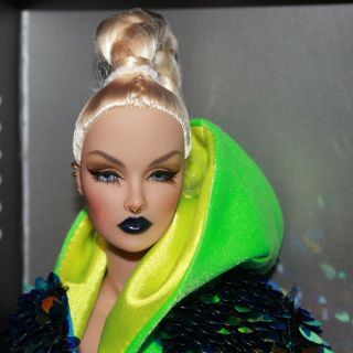 Fashion Royalty Beyond This Planet Violaine Perrin Doll 82100 NRFB 4