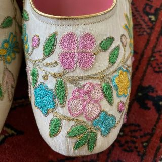 VNtG 1960s Taj India Embroidered Silk Shoes Dream of Jeannie Edouard Style Flats 3