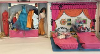 Barbie & Steffie Sleep’n Keep Case / Cloths And Accessories