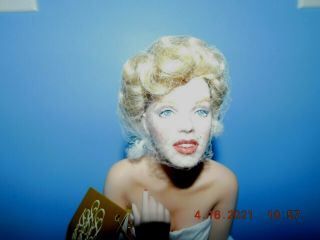 Franklin Porcelain Portrait Doll Love Marilyn On A White Satin Bench W 2