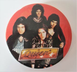 Queen : Vintage Early 1970s Group Large Metal Promo Band Pin Badge