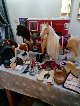 Huge Our Generation Mane Attraction Dolls Horse Trailer Dolls Horse Box Bundle
