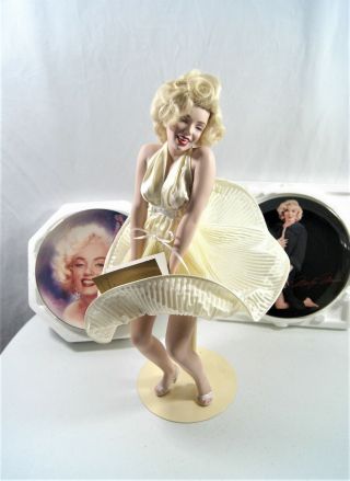 Franklin Heirloom Marilyn Monroe 7 Year Itch Porcelain Doll,  2 Collector Plates