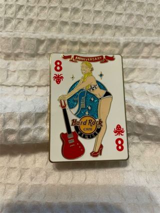 Hard Rock Cafe Pin Venice 8th Anniversary - Playing Card W Blonde Girl In Bikini