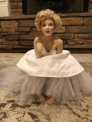 Marilyn Monroe Porcelain Portrait Doll - Love Marilyn
