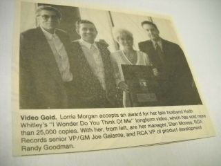 Lorrie Morgan Accepts Award For The Late Keith Whitley Music Biz Promo Pic/text