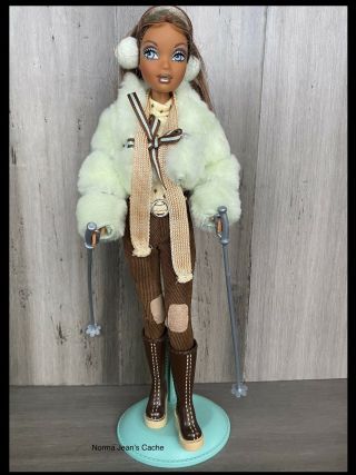 My Scene Barbie Chillin’ Out Madison Stand Helmet Ski Poles Boots