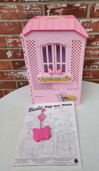 Mattel Barbie Magic Key Doll House Fold Up Lights & Sounds Pink