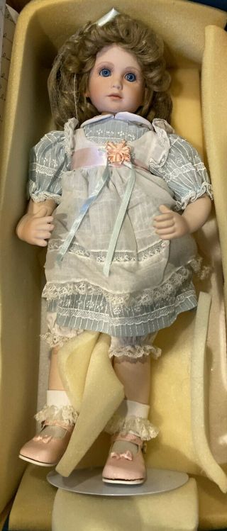 Master Piece Gallery Artist Doll/sadie By Thelma Resch 22 In.  Limited Ed