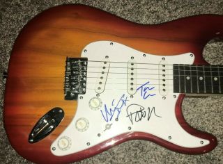 Green Day Billie Joe Armstrong Mike Dirnt & Tre Cool Signed Electric Guitar