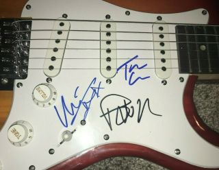 Green Day Billie Joe Armstrong Mike Dirnt & Tre Cool Signed Electric Guitar 2