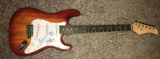 Green Day Billie Joe Armstrong Mike Dirnt & Tre Cool Signed Electric Guitar 3