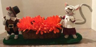 Annalee 2002 Thanksgiving Pilgrim Mice / Mouse With Basket