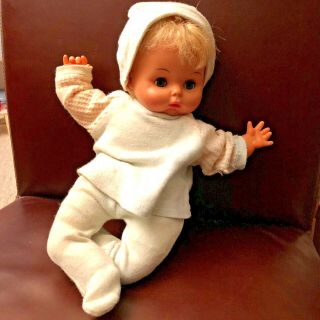 12 " Vintage Uneeda Vinyl/cloth White Baby Doll 1968 Blue Sleep Eyes Blonde Hair