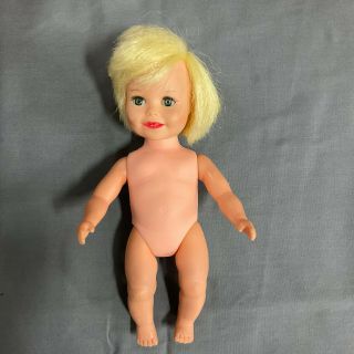 Vintage 1964 Suzy Cute Tiny 6.  5 " Baby Doll Deluxe Reading Corp Dress￼