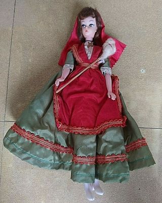Ancienne Belle PoupÉe Mannequin Barbie De Region,  Habit D Origine