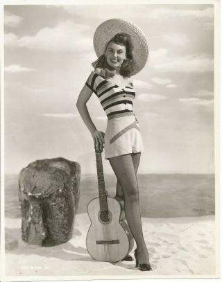 Paulette Goddard Black And White Photograph (10 X 8)