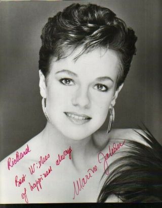Unknown Autographed 8x10 Photo Of An Actress Help?