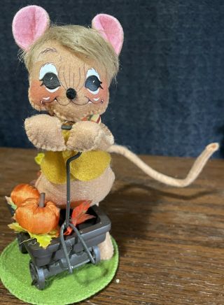 Annalee 7.  5” Mouse Pilgrim Doll Figure Thanksgiving Pumpkin Sunflower