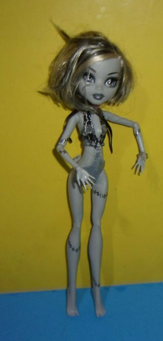 Mattel Monster High Doll Black & White Frankie Stein Skull Doll Shores