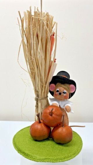 Annalee 2009 Pilgrim Mouse Thanksgiving Figurine Corn Straw And Pumpkin 8”